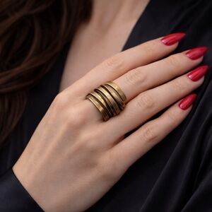 VINTAGE BRASS TONE METAL WRAP RING ADJUSTABLE STYLE SIZE 5 RETRO BAND